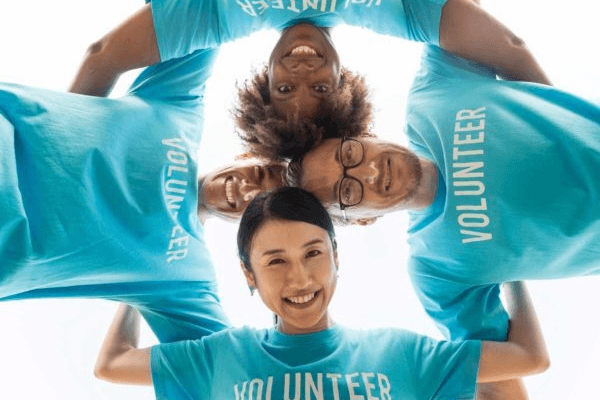 Volunteers in Israel putting their Heads together